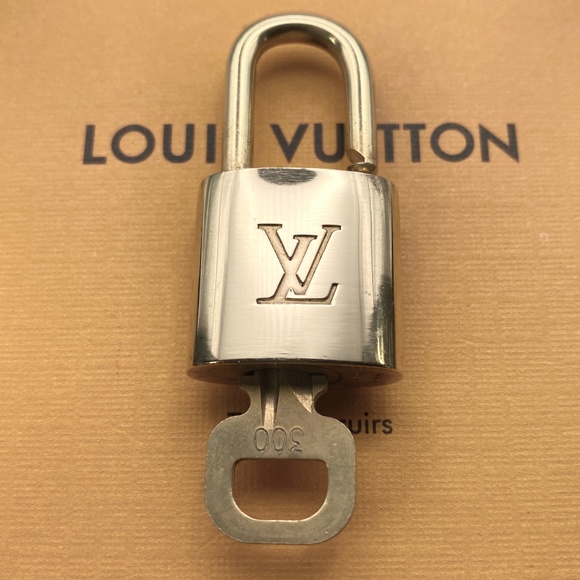 Louis Vuitton brass lock set with key #300 Authentic padlock nice! - Picture 1 of 4